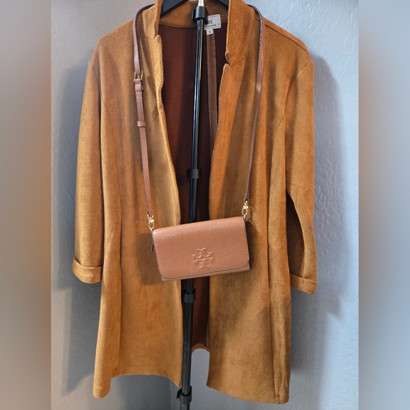 Tory Burch Thea Flat Wallet Crossbody (Classic Tan) - Picture 13 of 13